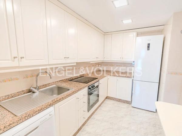 Продажа квартиры в Avenida de Niza, 29, Аликанте photo 1