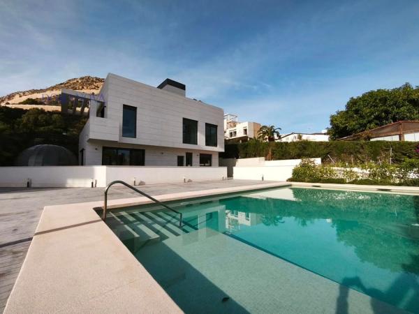 Casa independiente en avenida de Villajoyosa photo 1