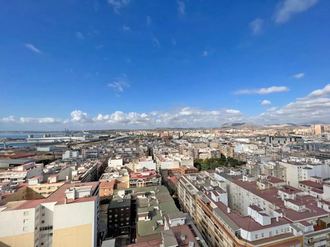 Venta de piso en Barrio Ensanche-Diputación, Alicante / Alacant
photo 2
