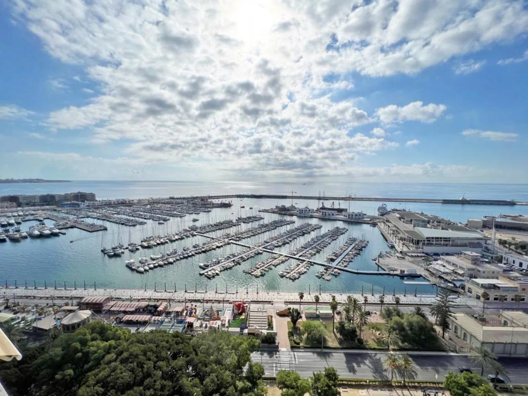 Venta de piso en Barrio Ensanche-Diputación, Alicante / Alacant
photo 3