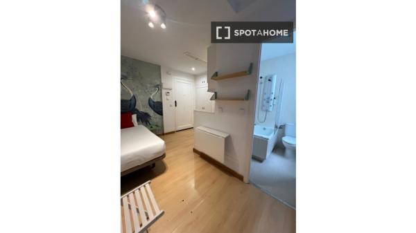 Estudio en alquiler en , Madrid thumbnail 1