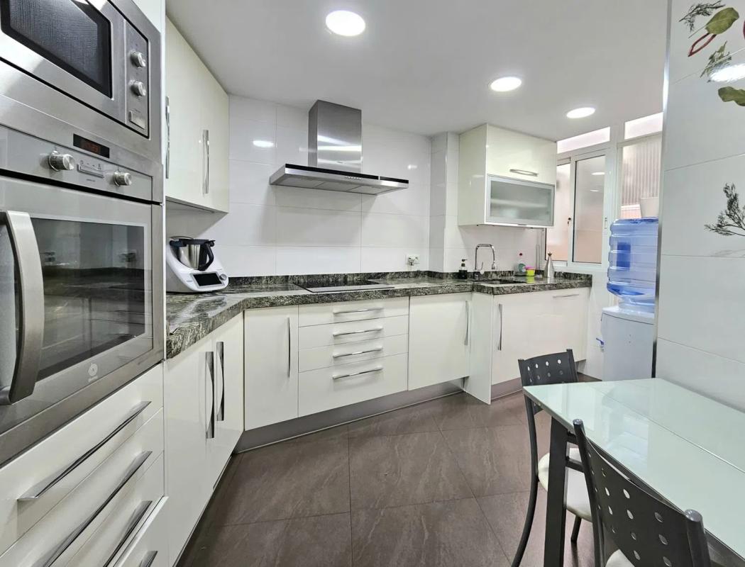 Продажа квартиры на Calle Pintor Otilio Serrano, Аликанте / Алакант
 photo 3