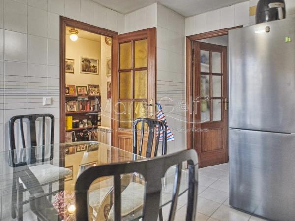 Chalet adosado en calle Trident, 18 thumbnail 1