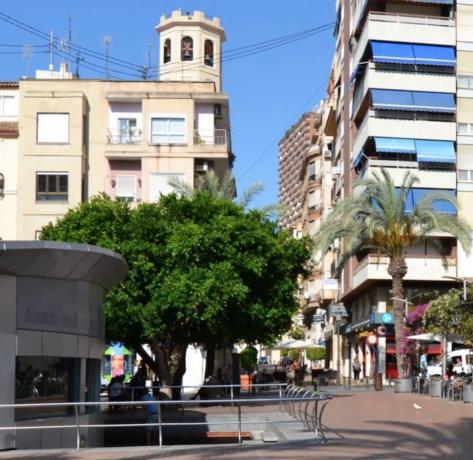 Chalet independiente en venta en  Barrio Centro Tradicional, Alicante / Alacant photo 2