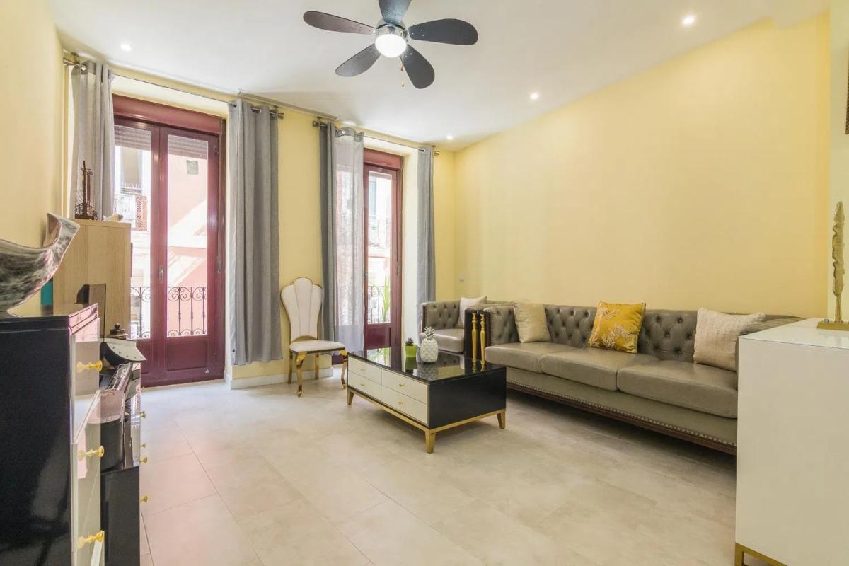 Sale of apartment in Barrio Centro Tradicional, Alicante
photo 2