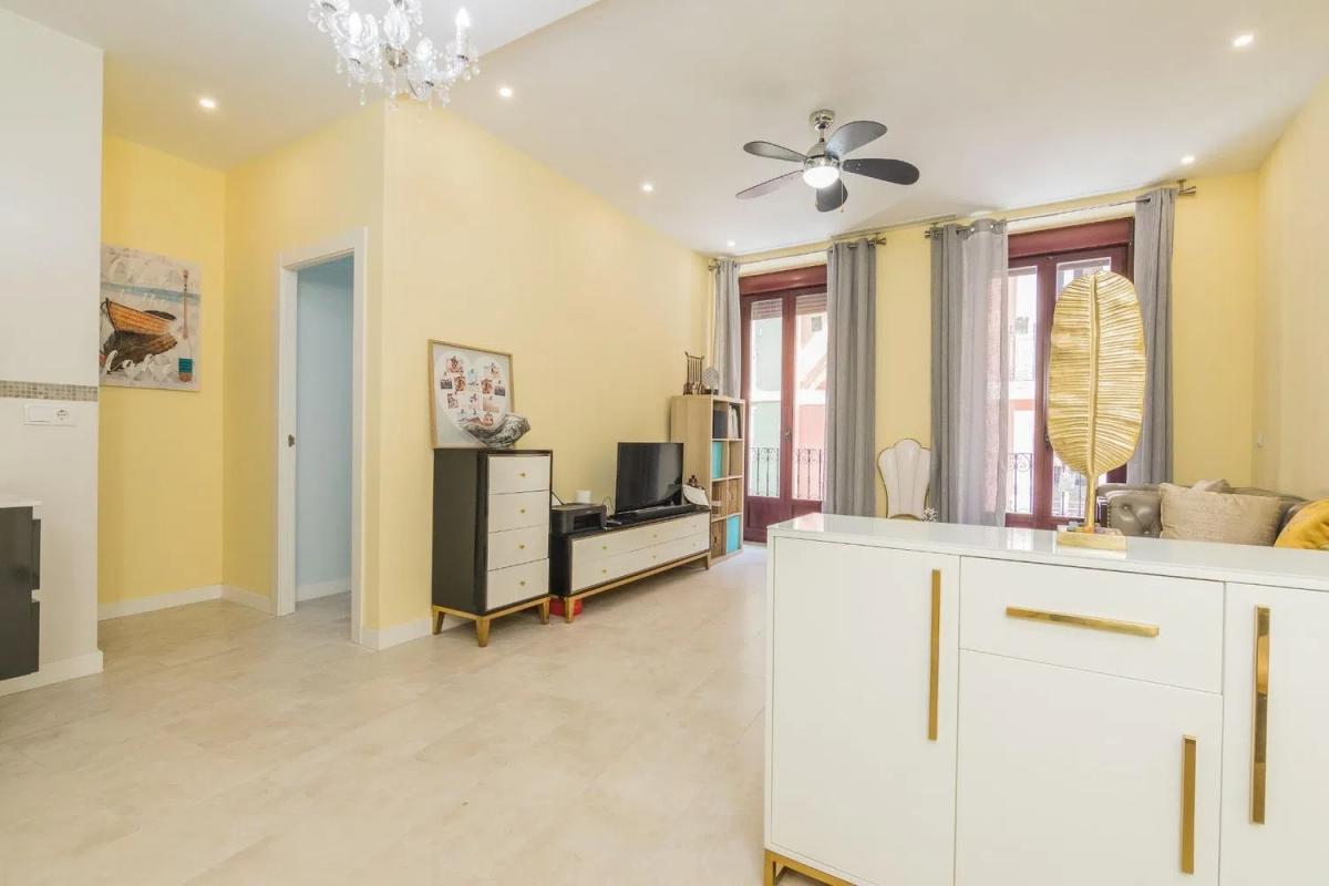 Sale of apartment in Barrio Centro Tradicional, Alicante
photo 3