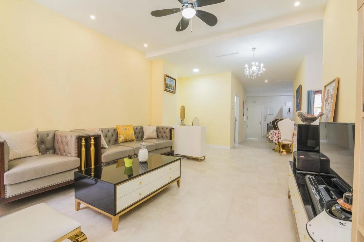 Sale of apartment in Barrio Centro Tradicional, Alicante
photo 4