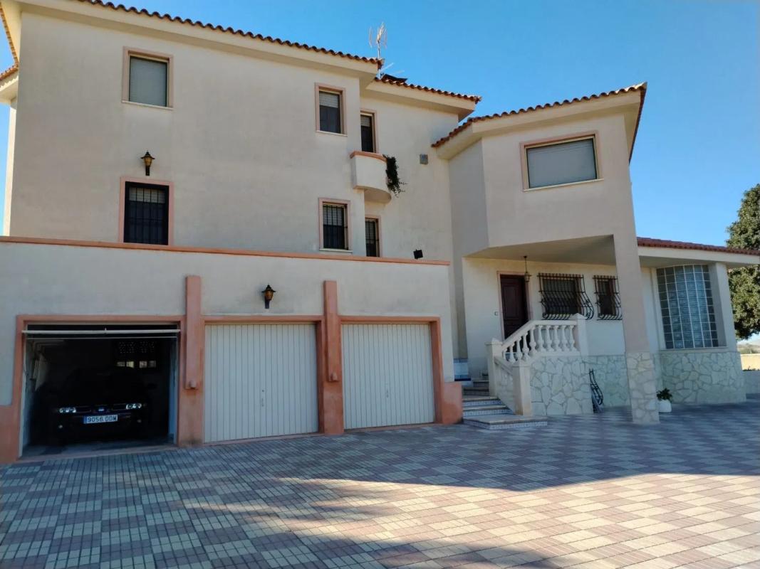 Properties for sale and rent in Spain photo 1