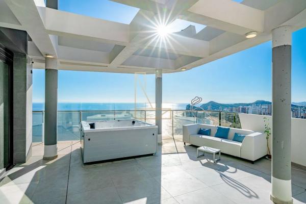 Piso en venta en Avenida República Argentina, Benidorm thumbnail 1