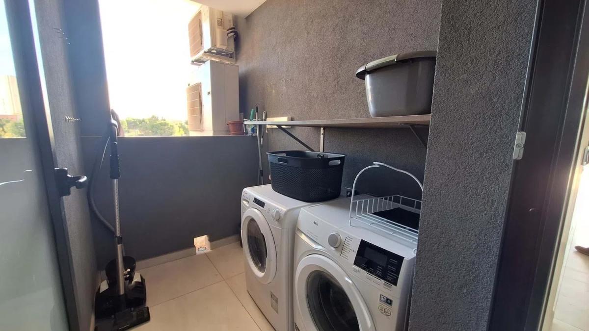 Venta de piso en Playa de Poniente, Benidorm
photo 2
