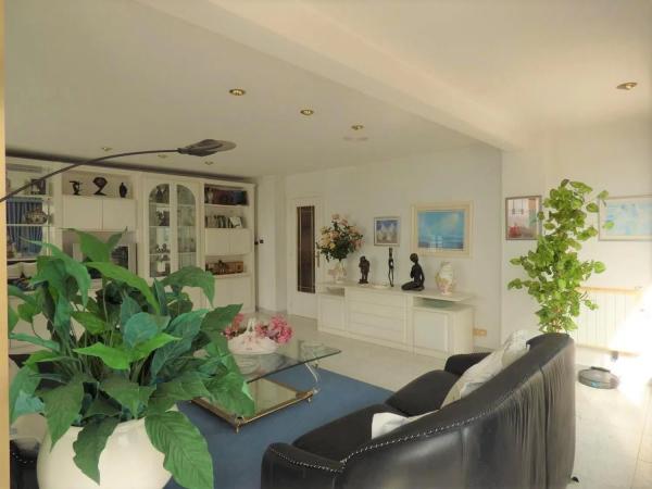 Apartment for sale in  Avenida de Madrid, Benidorm photo 3