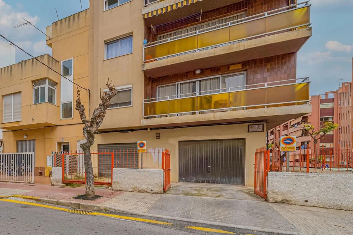 Sale of apartment in Calle de la Virgen de la Almudena, Benidorm
photo 1