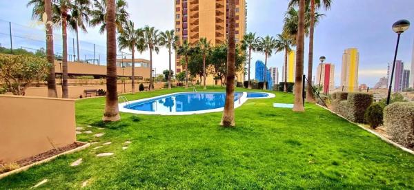 Apartment for sale in Calle Presidente Adolfo Suárez, Benidorm photo 1