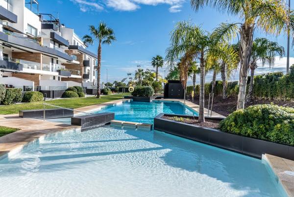 Duplex en venta en Barrio Lomas de Cabo Roig-Los Dolses, Orihuela photo 1