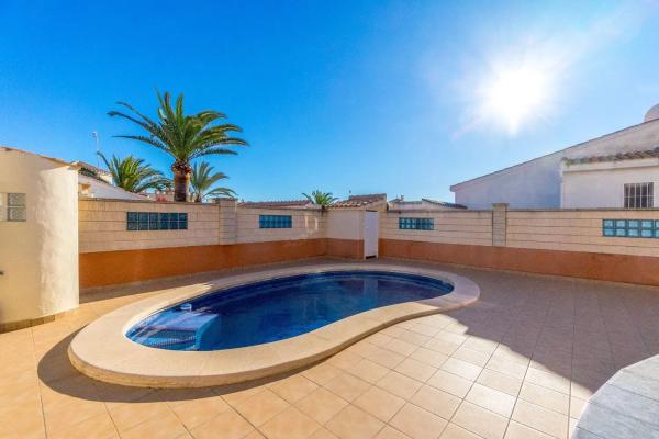 Detached villa for sale in Barrio Los Almendros-La Florida, Orihuela photo 1