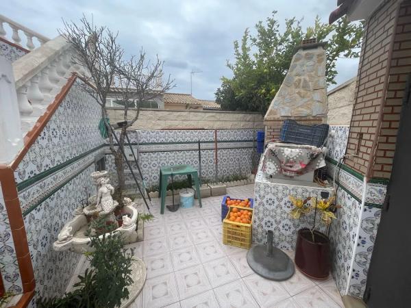 Chalet pareado en calle Escorpio, 2 thumbnail 1