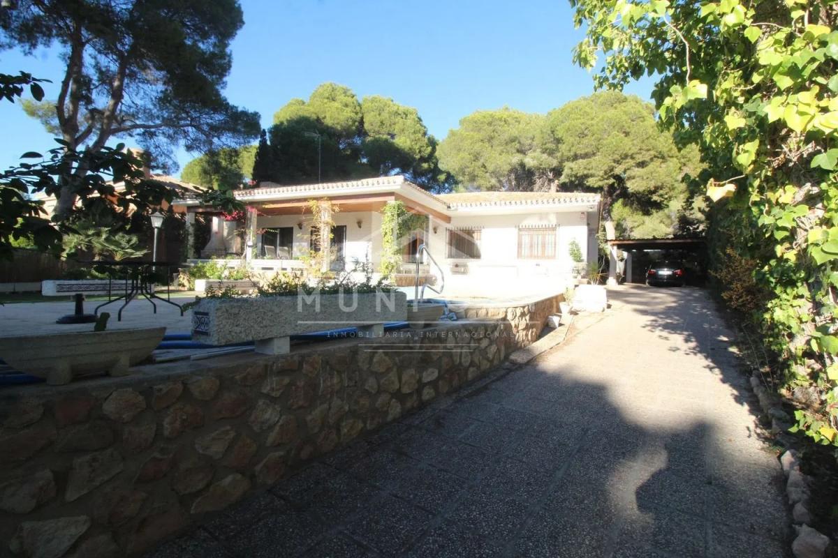 Sale of independent chalet in Barrio Lomas de Cabo Roig-Los Dolses, Orihuela
 photo 3