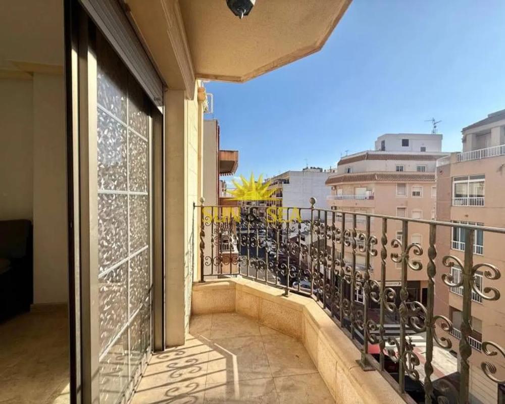 Venta de piso en Barrio Parque de las Naciones, Torrevieja
photo 1