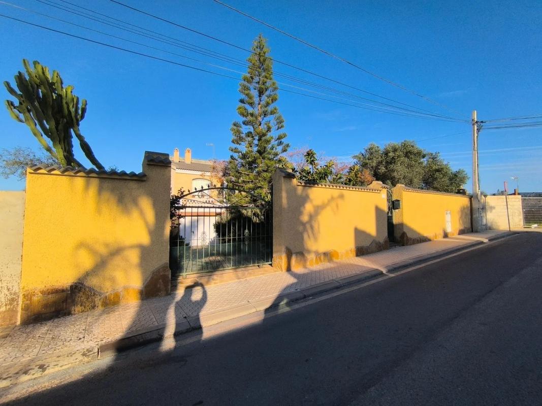 Properties for sale and rent in Spain photo 2
