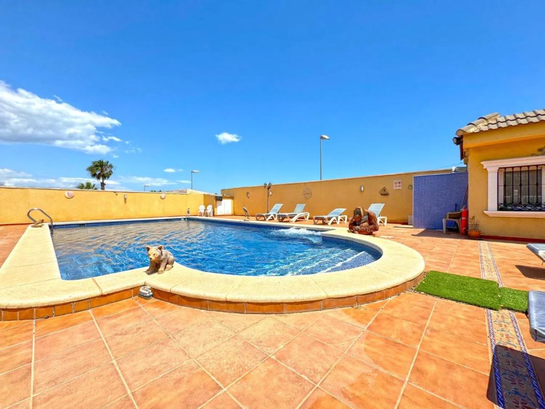 Продажа отдельного шале в Calle Levante Bal, 33, Торревьеха photo 1
