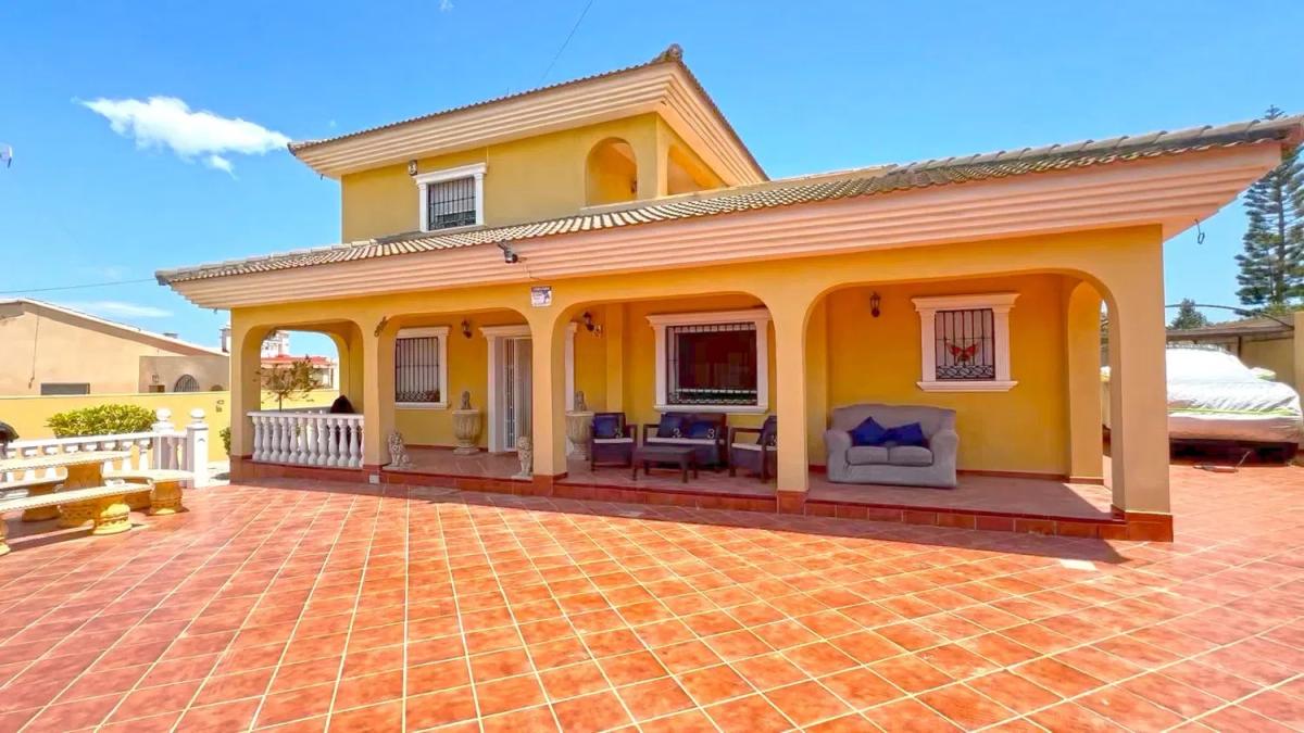Продажа отдельного шале в Calle Levante Bal, 33, Торревьеха photo 3