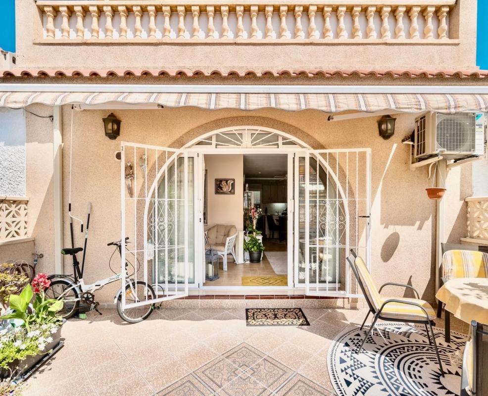 Venta de chalet independiente en Barrio Centro - Muelle Pesquero, Torrevieja
 photo 2