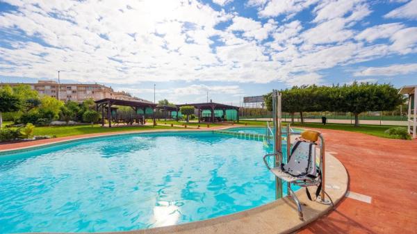 Chalet independiente en venta en  Urbanizacion Parque Naciones, Torrevieja photo 1