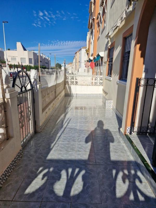 Venta de piso en Barrio La Veleta, Torrevieja
photo 1