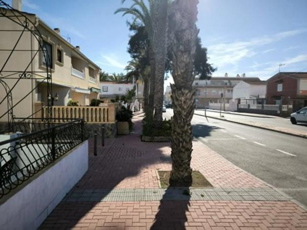 Chalet adosado en calle Río Navia photo 2