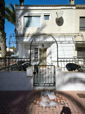 Chalet adosado en calle Río Navia photo 3