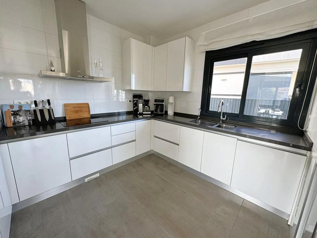 Properties for sale and rent in Spain photo 2