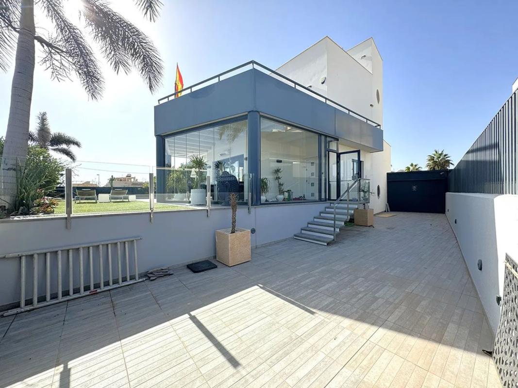 Properties for sale and rent in Spain photo 4