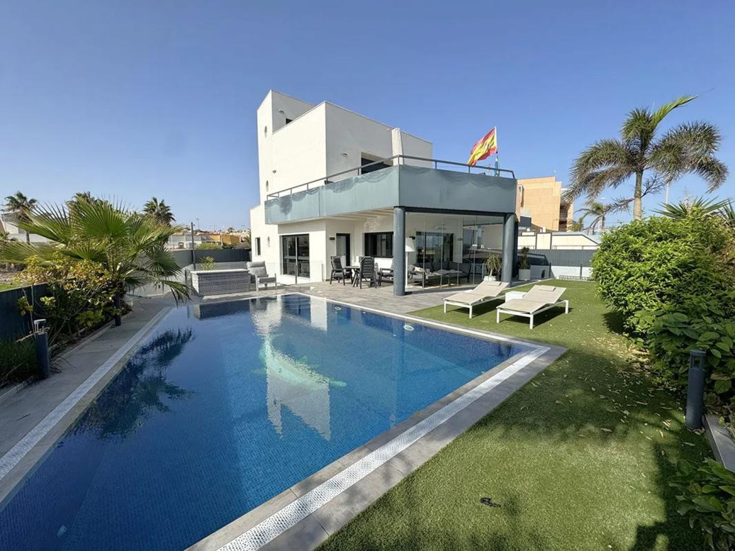 Properties for sale and rent in Spain photo 5