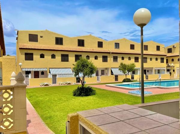 Chalet pareado en avenida Alfredo Nobel photo 1