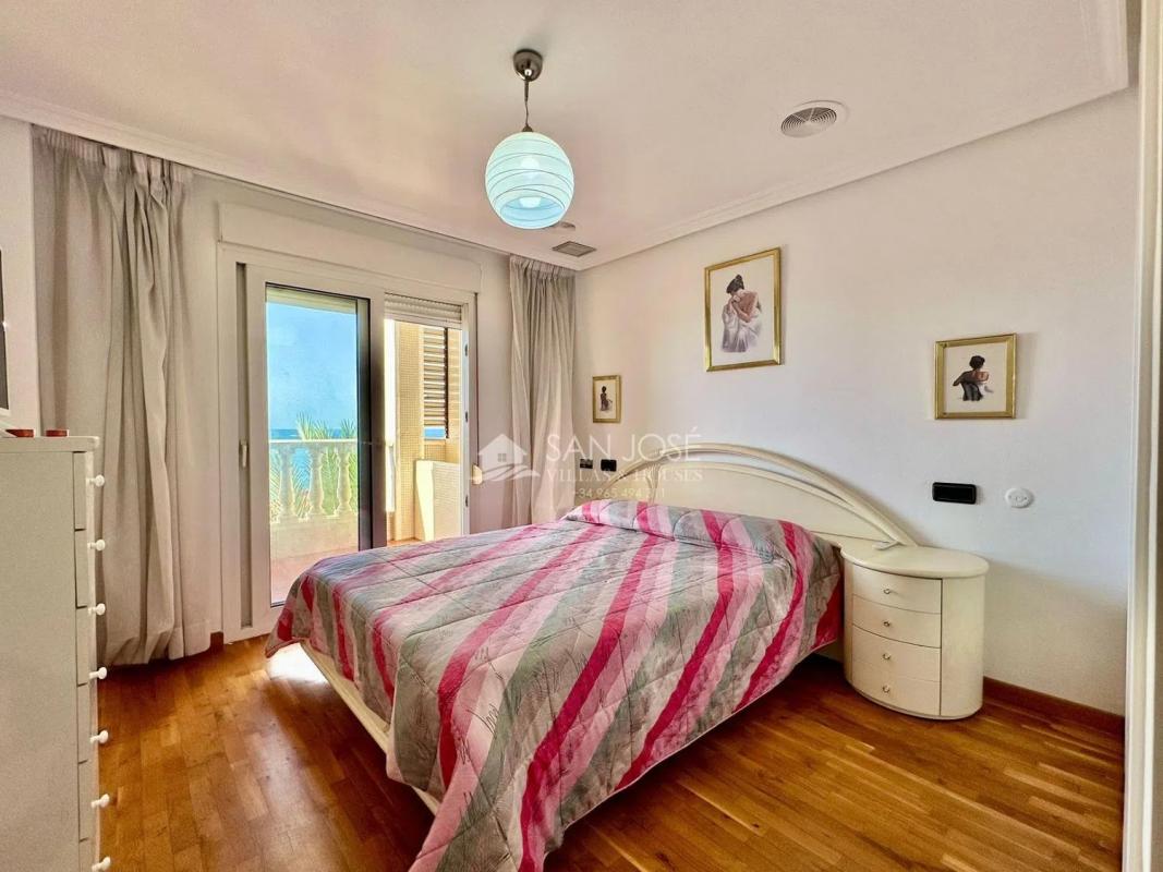 Venta de piso en Barrio Las Piscinas Naturales, Torrevieja
photo 1