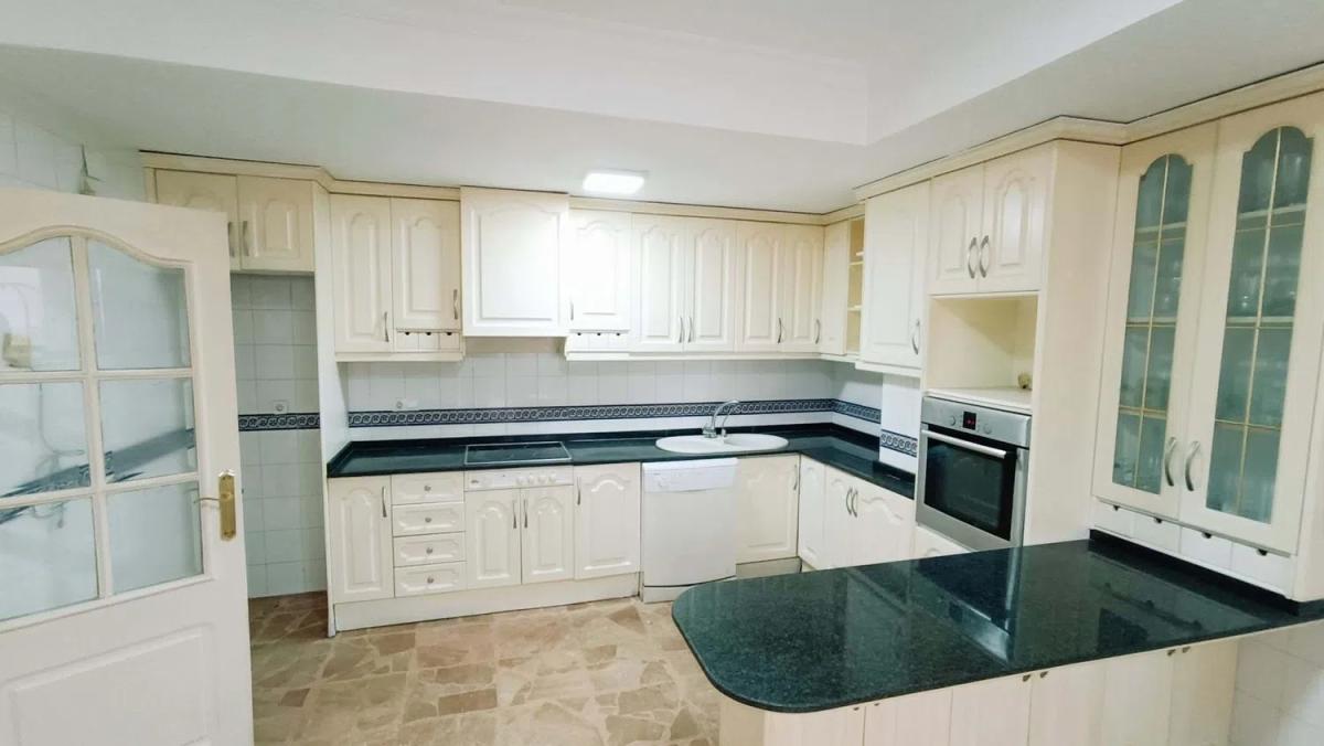Sale of apartment in Barrio Centro - Muelle Pesquero, Torrevieja
photo 2