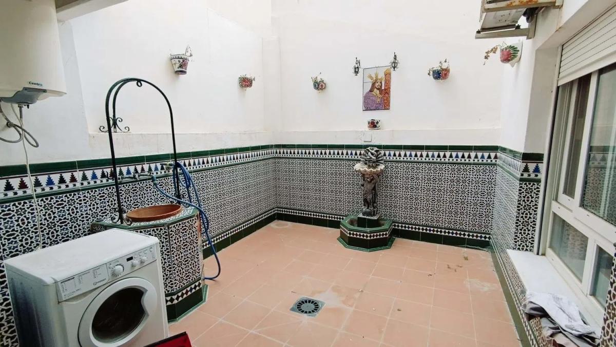 Sale of apartment in Barrio Centro - Muelle Pesquero, Torrevieja
photo 3