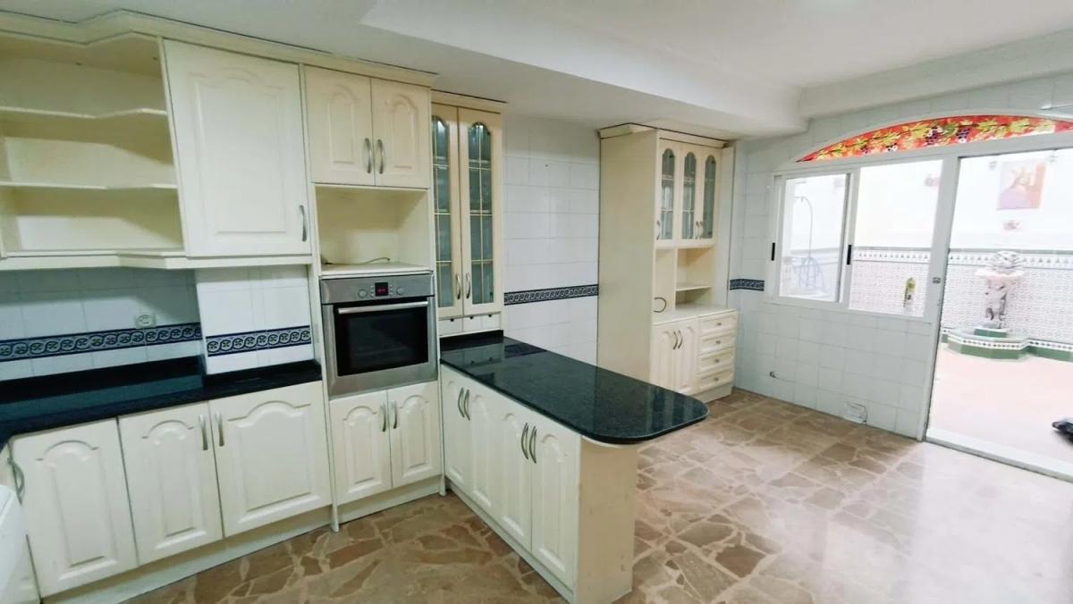 Sale of apartment in Barrio Centro - Muelle Pesquero, Torrevieja
photo 4