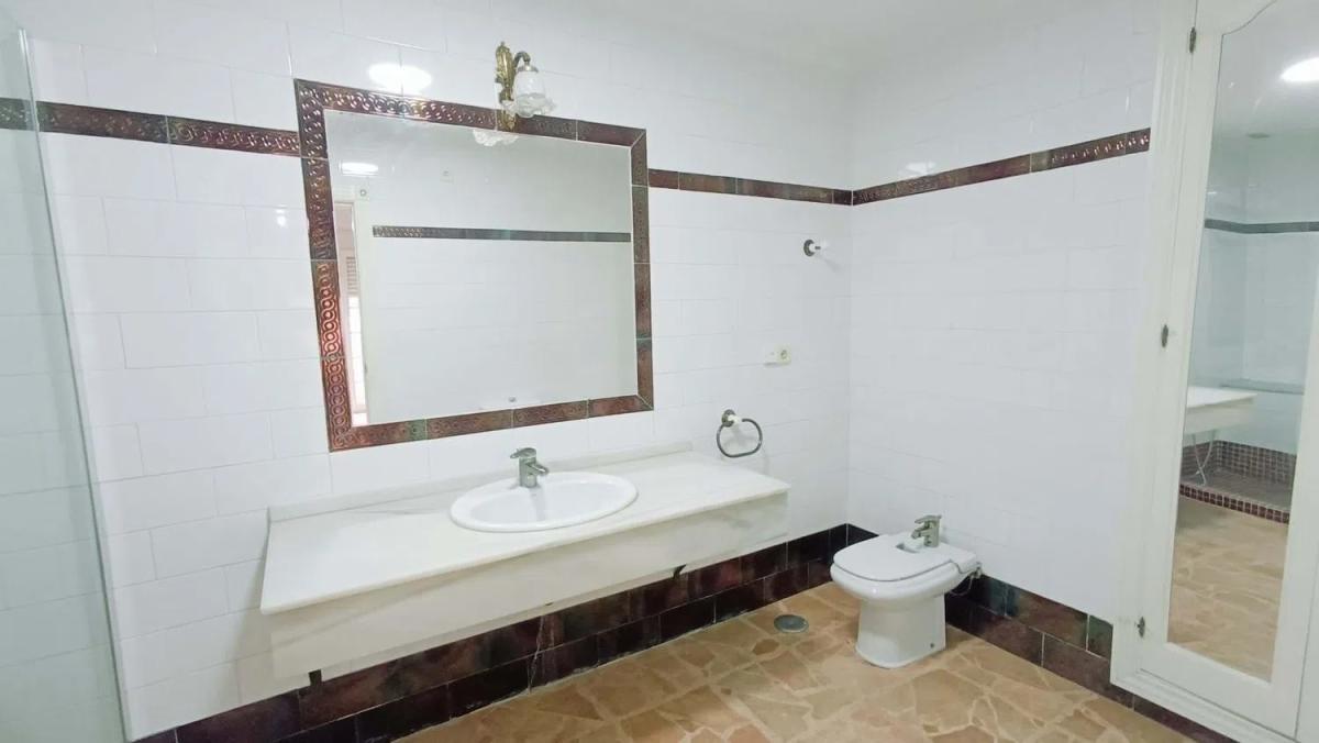 Sale of apartment in Barrio Centro - Muelle Pesquero, Torrevieja
photo 5