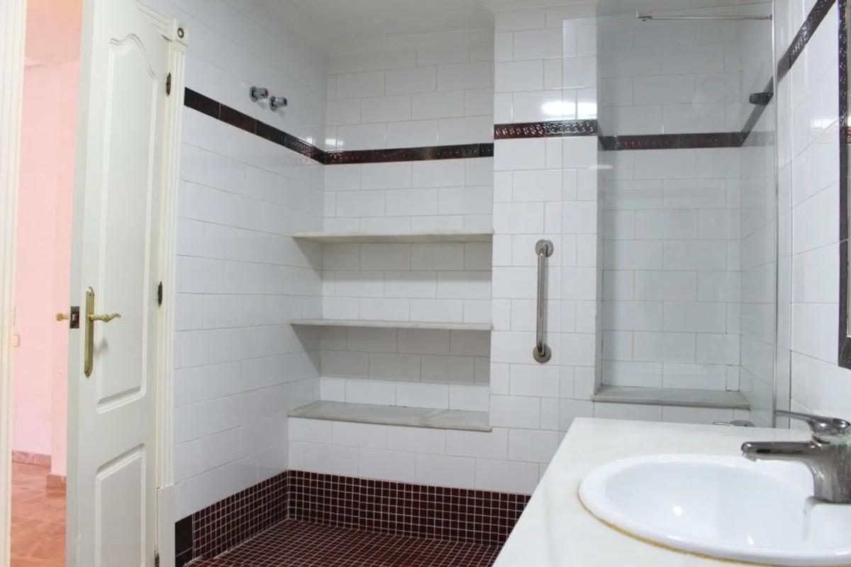 Sale of apartment in Barrio Centro - Muelle Pesquero, Torrevieja
photo 2