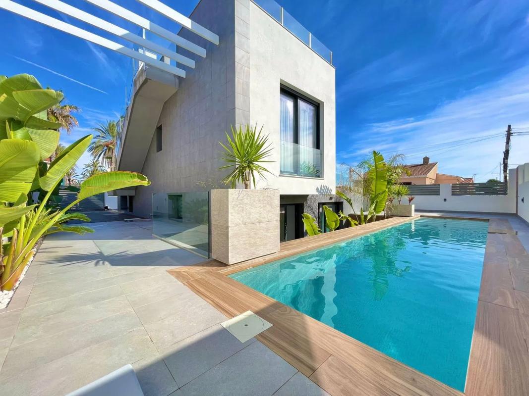 Properties for sale and rent in Spain photo 3