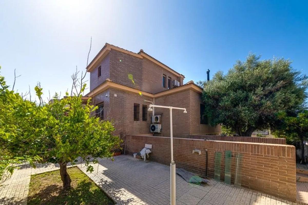 Properties for sale and rent in Spain photo 2