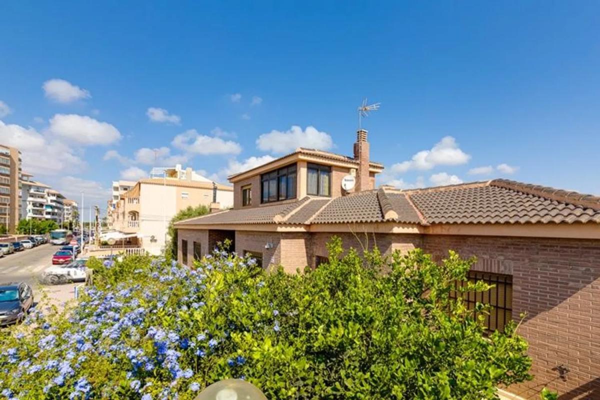 Properties for sale and rent in Spain photo 5