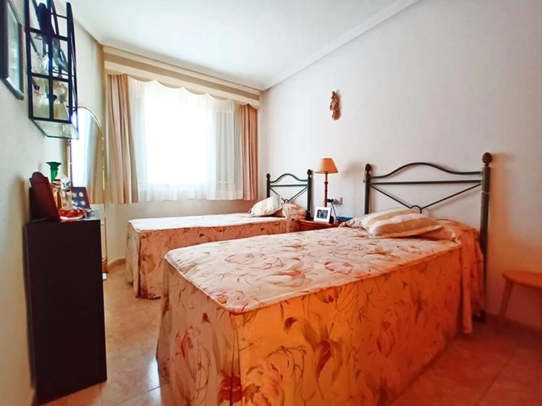 Venta de piso en Avenida Virgen del Carmen, Torrevieja
photo 1