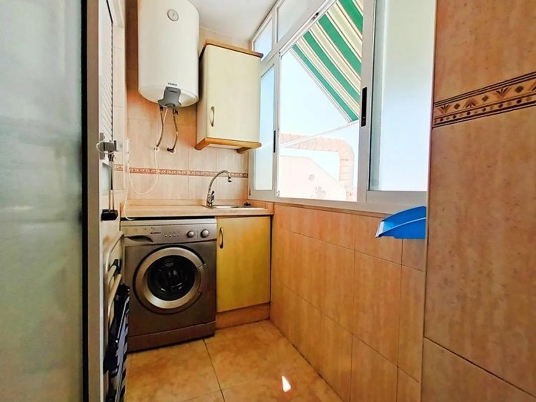 Venta de piso en Avenida Virgen del Carmen, Torrevieja
photo 2