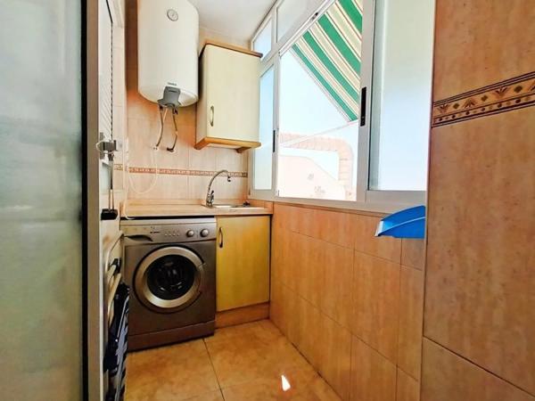 Apartment for sale in Avenida Virgen del Carmen, Torrevieja thumbnail 1