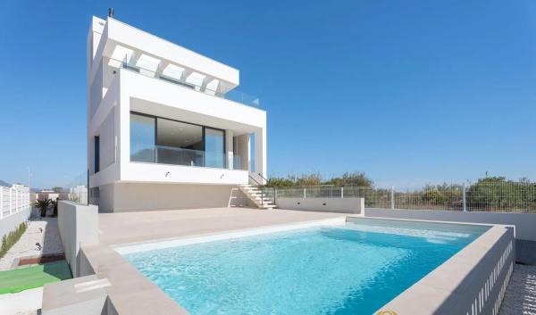 Detached villa for sale in  Avenida Bancals, 2, Oliva photo 1