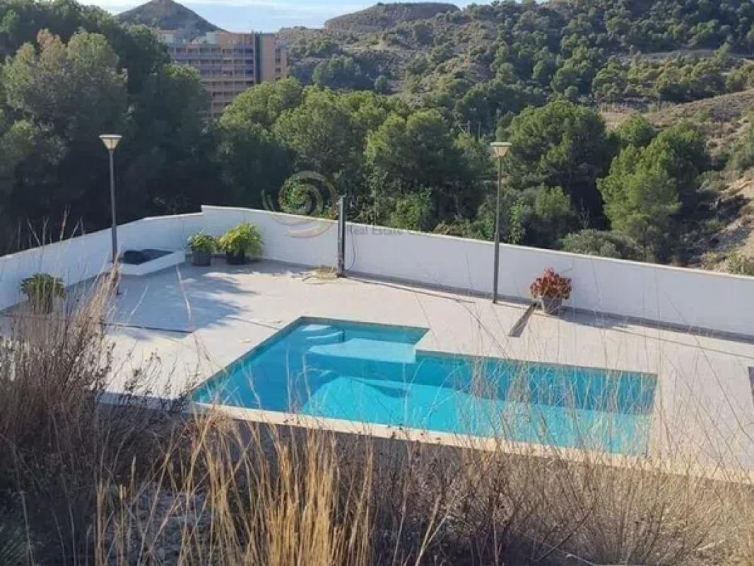 Terreno en venta en La Villajoyosa / Vila Joiosa, Alicante photo 1