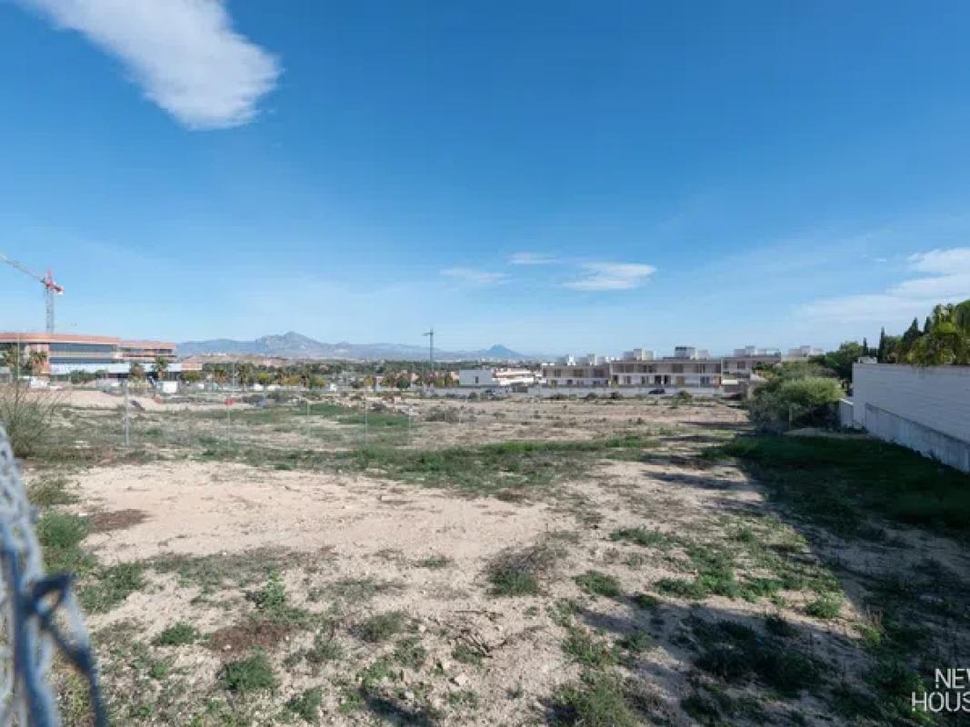 Terreno en venta en Alicante / Alacant, Alicante photo 1