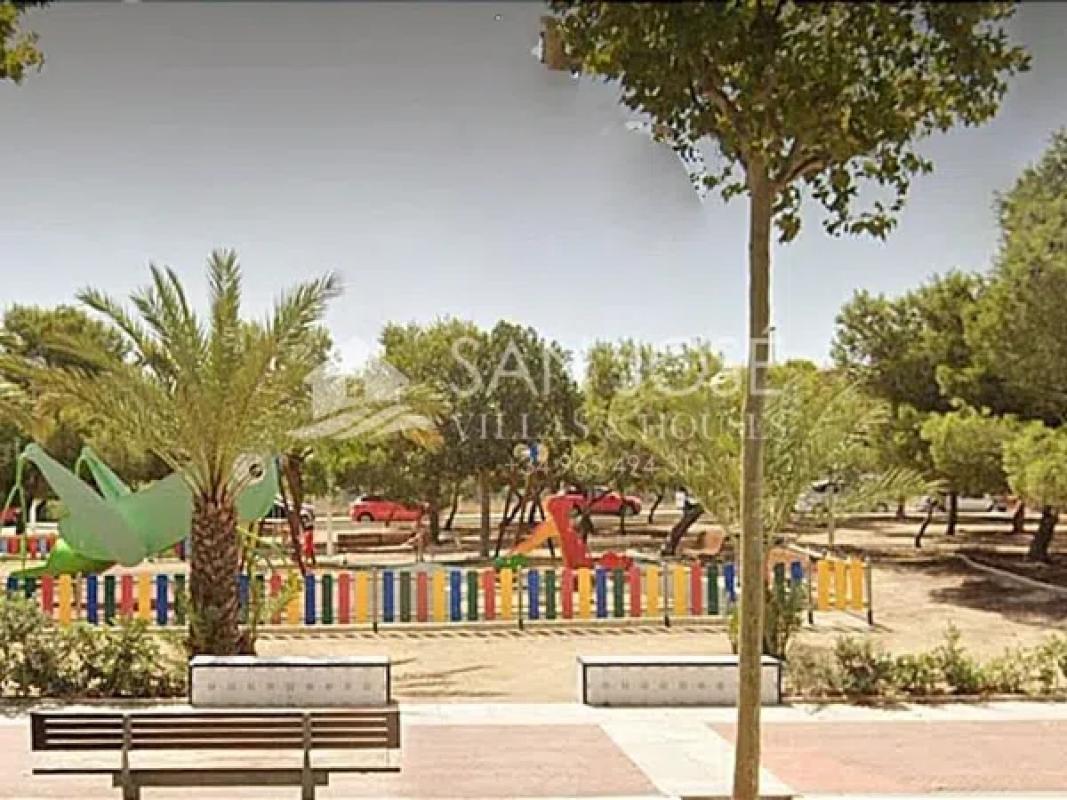 Terreno en venta en Elche / Elx, Alicante photo 2